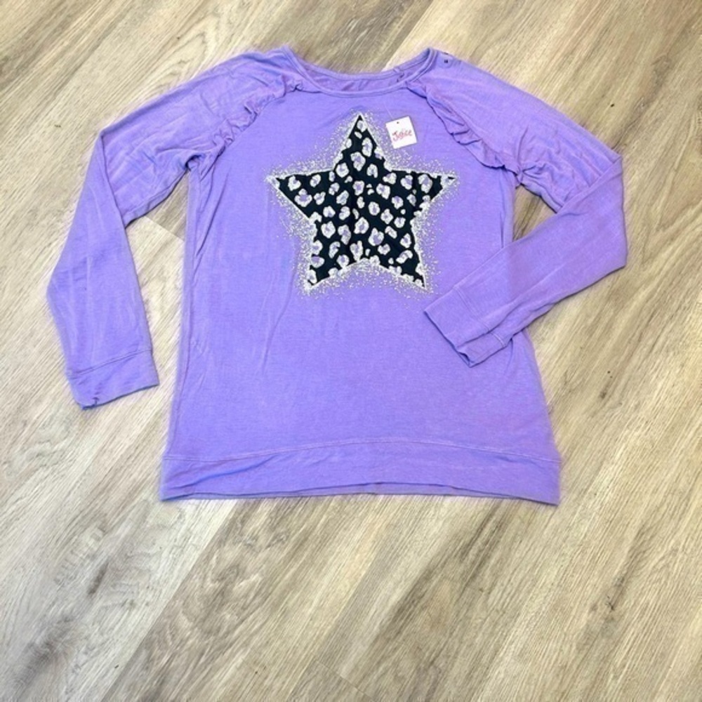 🛍️ 2/$12
JUSTICE brand new with tags girls size 18 long sleeve shirt.